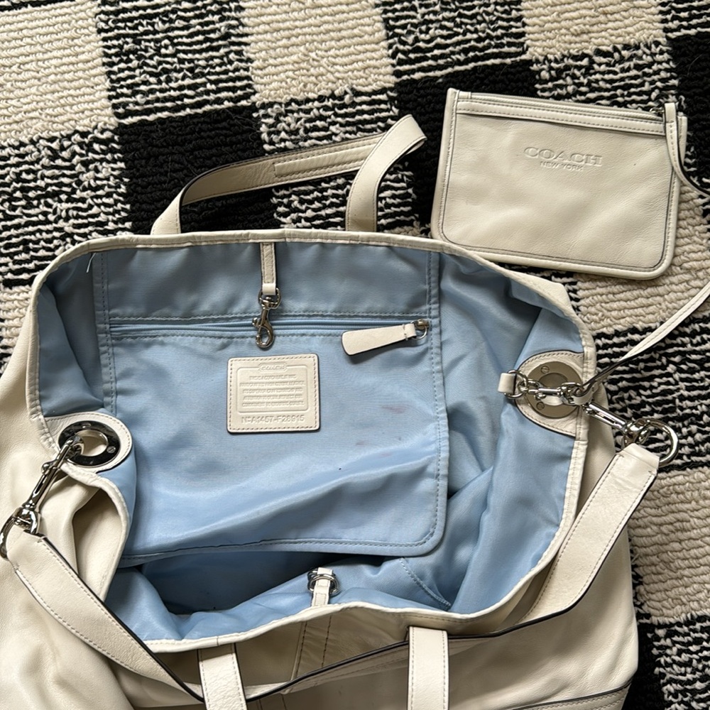 Authentic Excellent used condition Coach White Leather Hobo Bag - Picture 6 of 11